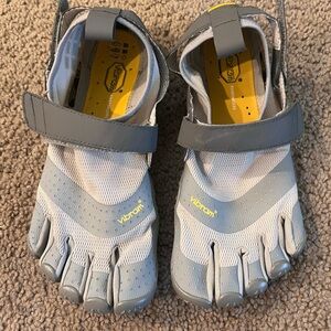 Vibram FiveFingers V-Aqua Light Gray Toe Shoes
